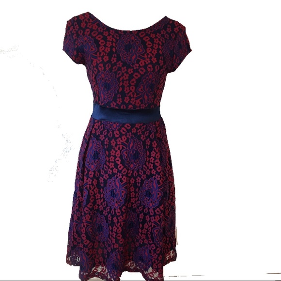 Miusol Dresses & Skirts - Miusol Lace Embroidered Tie Back V Dress Red Blue